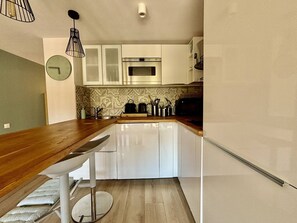 Fridge, microwave, oven, dishwasher