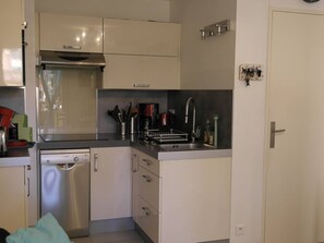 Fridge, microwave, dishwasher, coffee/tea maker