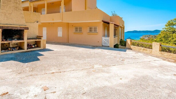 Terrace/patio - Cozy apartment in Aiguebelle with terrace and private parking (Le Lavandou)