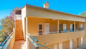 Exterior - Cozy apartment in Aiguebelle with terrace and private parking (Le Lavandou)