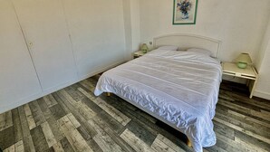 1 bedroom - Spacious apartment - Sea view - Close to beach (Le Lavandou)