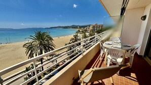 Outdoor dining - Spacious apartment - Sea view - Close to beach (Le Lavandou)