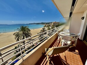 Outdoor dining - Spacious apartment - Sea view - Close to beach (Le Lavandou)