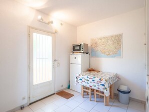 Fridge, microwave, dishwasher, coffee/tea maker