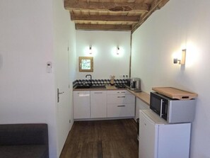 Fridge, microwave, coffee/tea maker, toaster