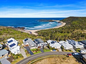 Exterior - Surfside - Beachfront Deluxe, Pool, Spa & Much More! (Catherine Hill Bay)