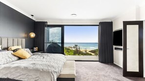 5 bedrooms, desk, iron/ironing board, WiFi