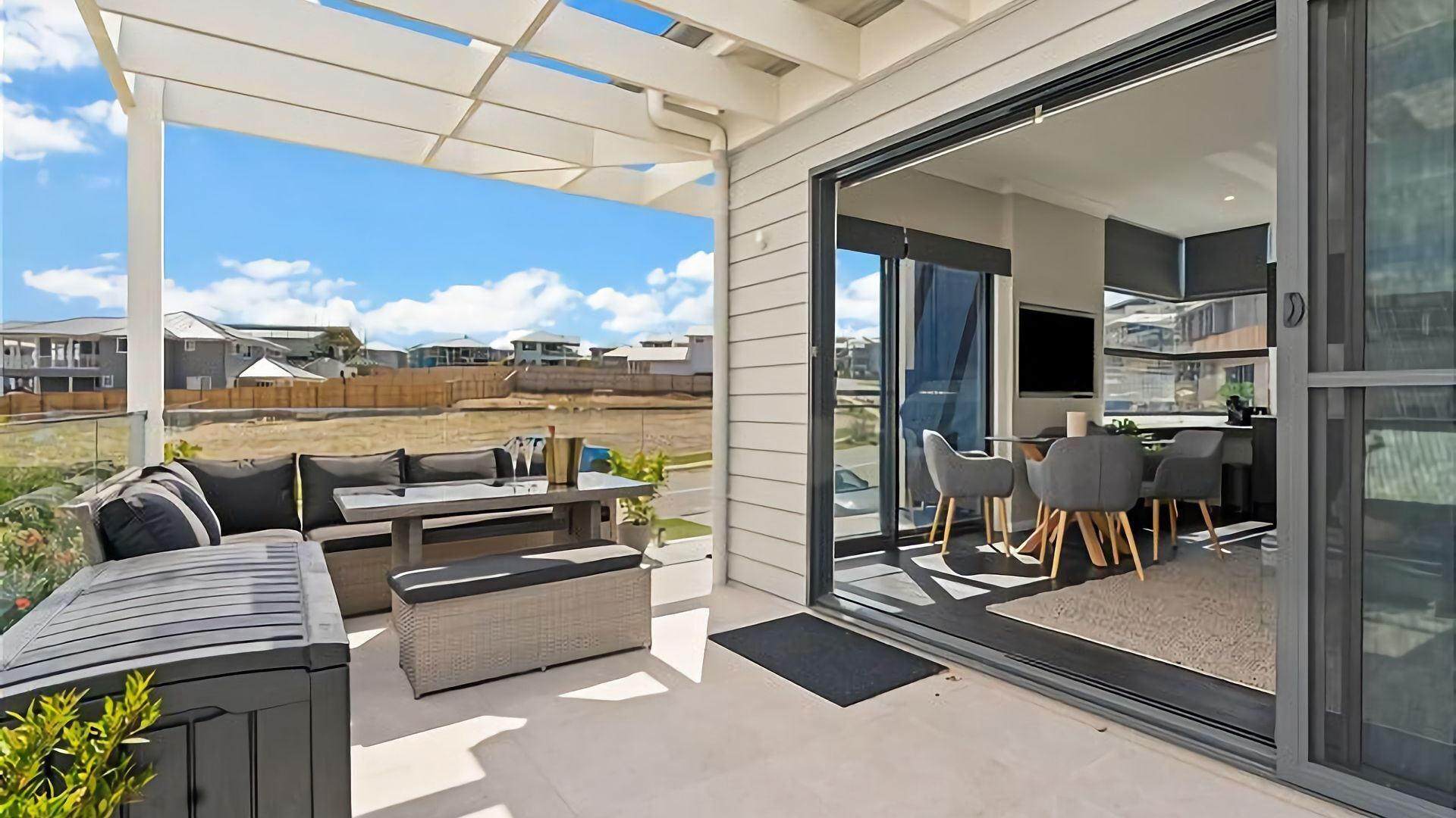 تناول الطعام بالخارج