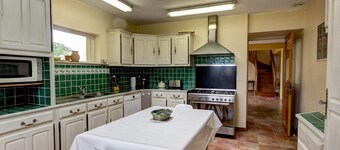 Charmante Gîtes mit privatem Pool, bis zu 15 Personen