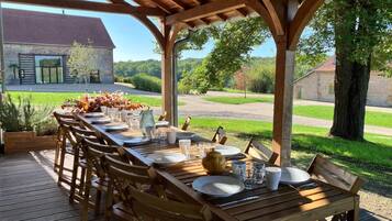Outdoor dining