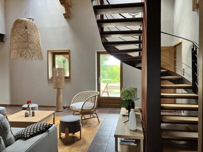 Spacious cottage in Montbeugny, sleeps 14, pets allowed