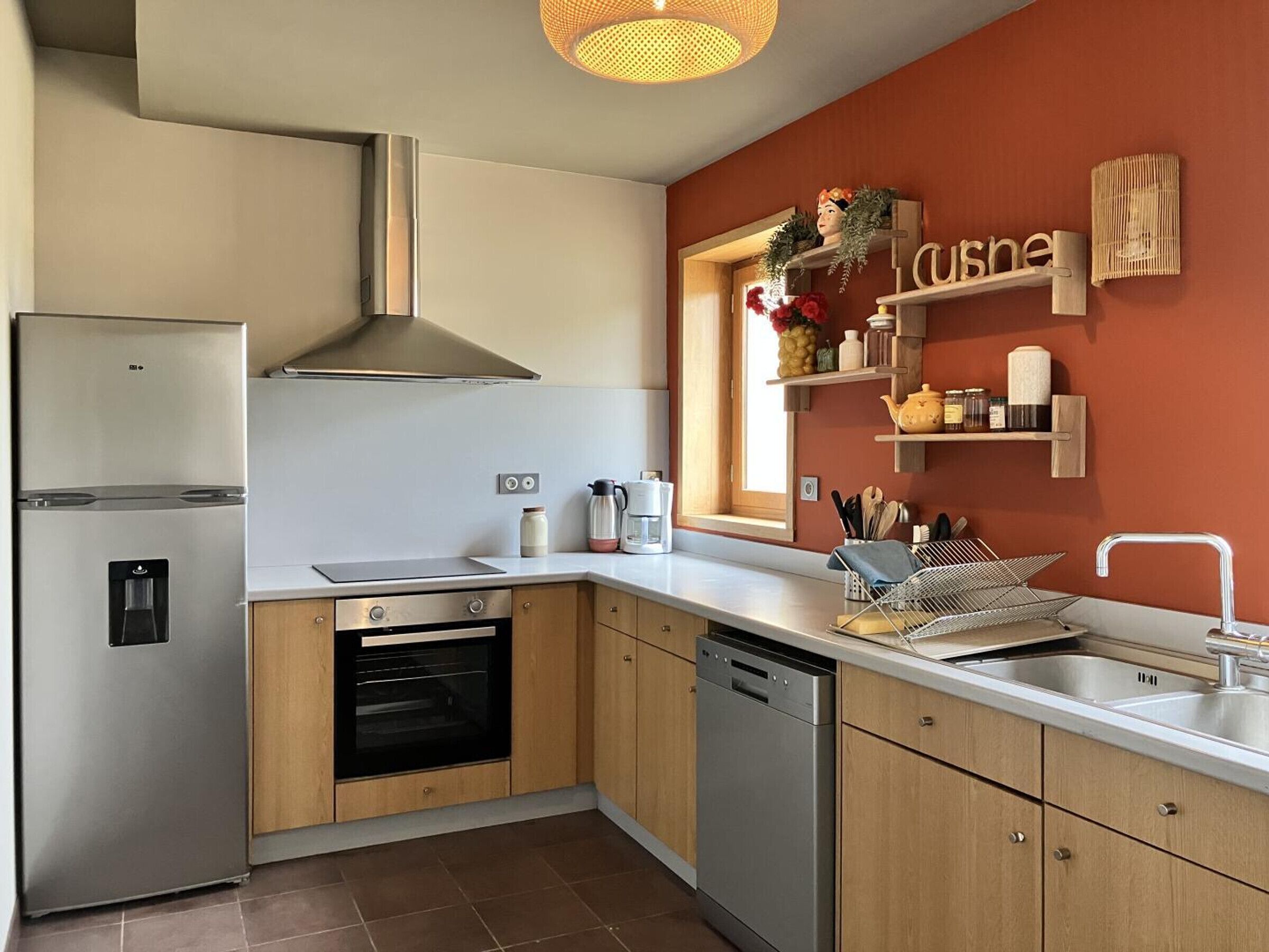 Réfrigérateur, micro-ondes, four, lave-vaisselle