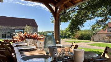 Outdoor dining