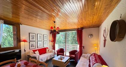 Bright apartment near slopes with balcony and private parking