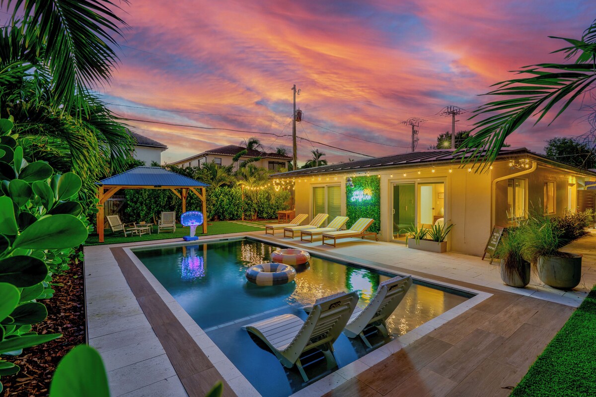 Prime Location! Las Olas (3mins) & Beach (8mins) -Heated Pool, Gym, Arcades, BBQ