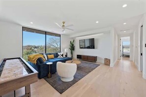 TV, fireplace, offices