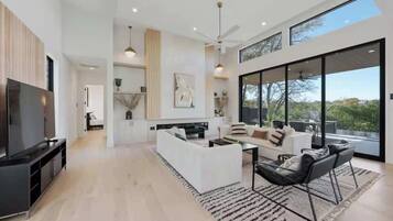 TV, fireplace, offices