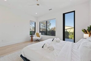 5 chambres, fer et planche à repasser, lit de bébé portatif, Wi-Fi