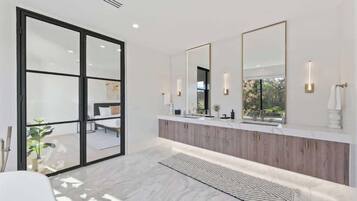 5 soverom, strykejern/-brett, reiseseng for barn og wi-fi