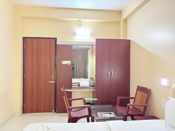 Quarto casal standard, vista para a cidade | Wi-Fi de cortesia, roupa de cama