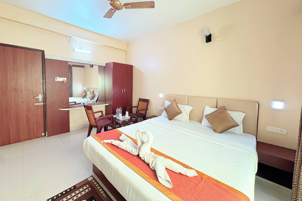 Standard Double Room, City View | Free WiFi, bed sheets