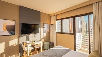 Studio Premium, pemandangan kota | Ruang kerja ramah laptop dan Wi-Fi gratis