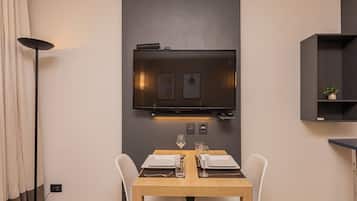 Classic Studio, City View | Laptop workspace, free WiFi