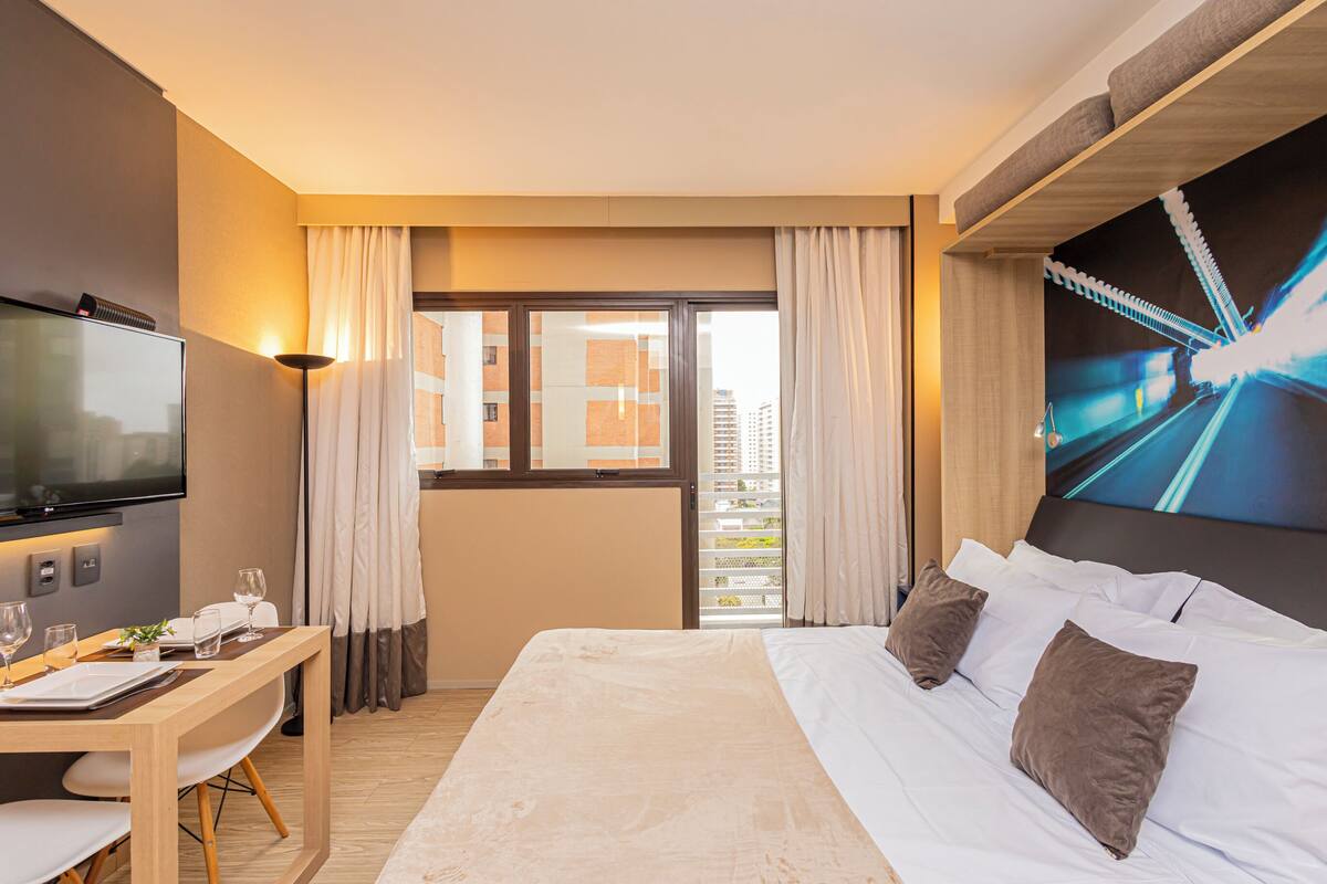 Estudio estándar, vistas a la ciudad | Espacio para trabajar con un portátil y wifi gratis