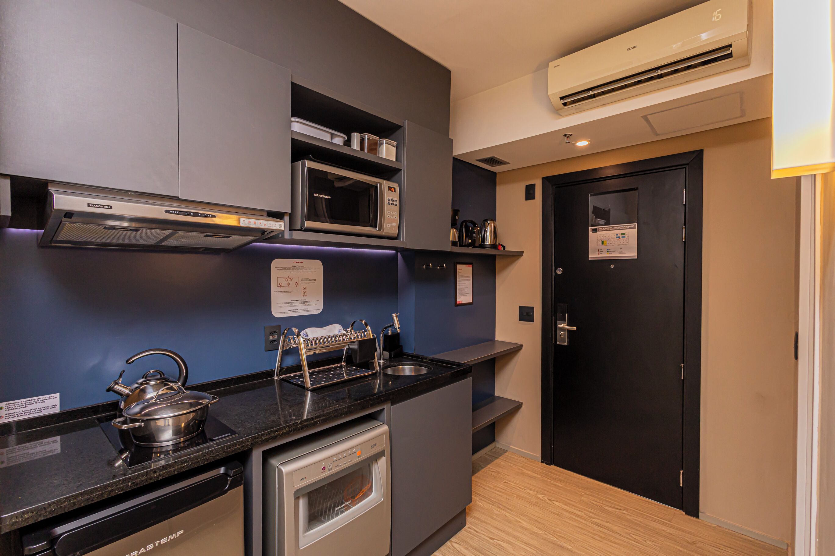 Classic Studio, City View | Private kitchen | Mini-fridge, microwave, stovetop, dishwasher