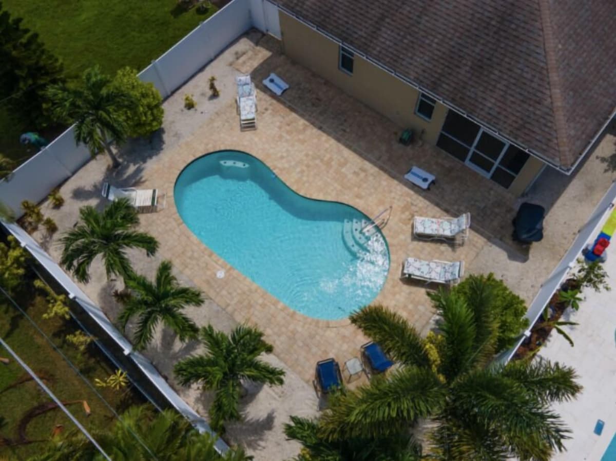 Photo 2 of Relax at Dolphin Dreams | Private Pool, 3BR/2BA Naples Park Retreat