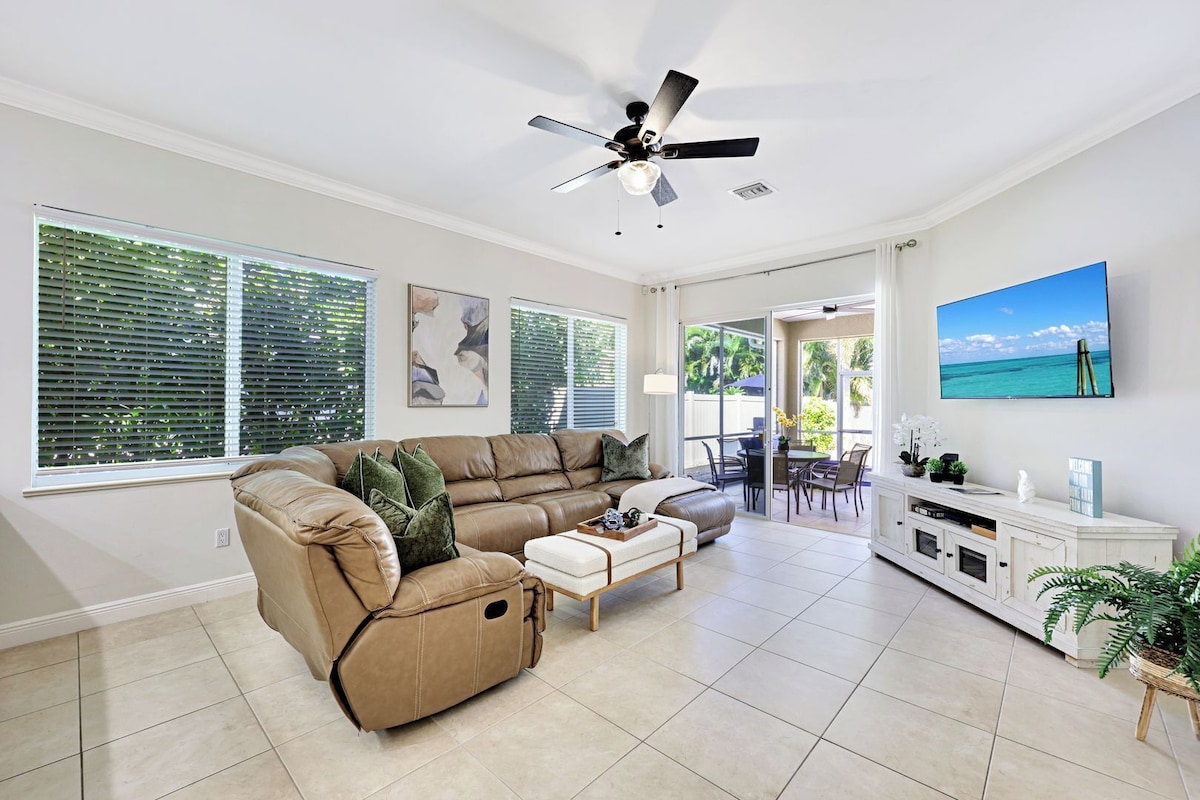 Photo 5 of Relax at Dolphin Dreams | Private Pool, 3BR/2BA Naples Park Retreat