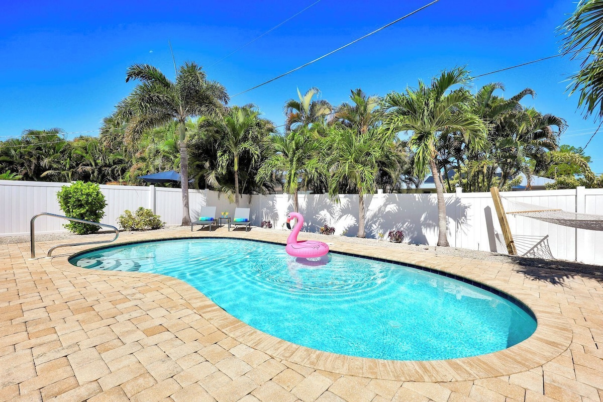 Relax at Dolphin Dreams | Private Pool, 3BR/2BA Naples Park Retreat