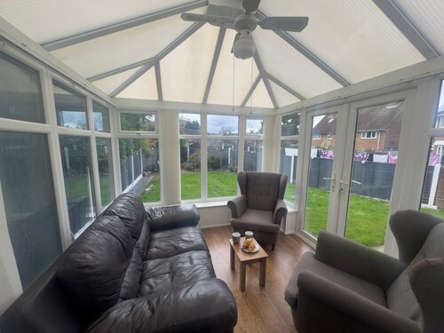 House - Sleeps 10 - Parking - Stn Close