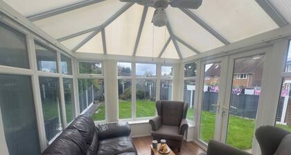 House - Sleeps 10 - Parking - Stn Close