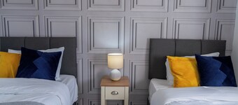 Tranquil Walsall Retreat - 4 Bedrooms