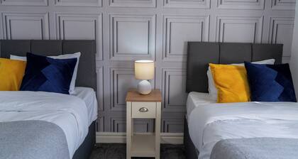 Tranquil Walsall Retreat - 4 Bedrooms