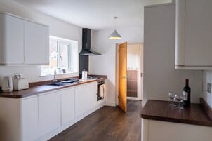 冰箱、微波炉、烤箱、炉灶