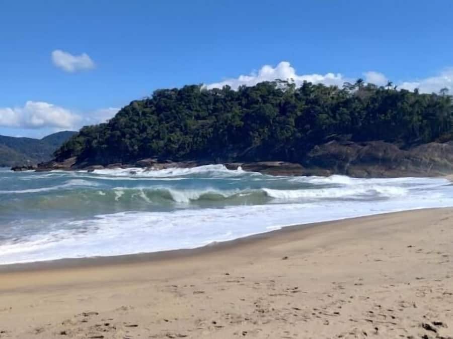 Perto da praia, areia branca