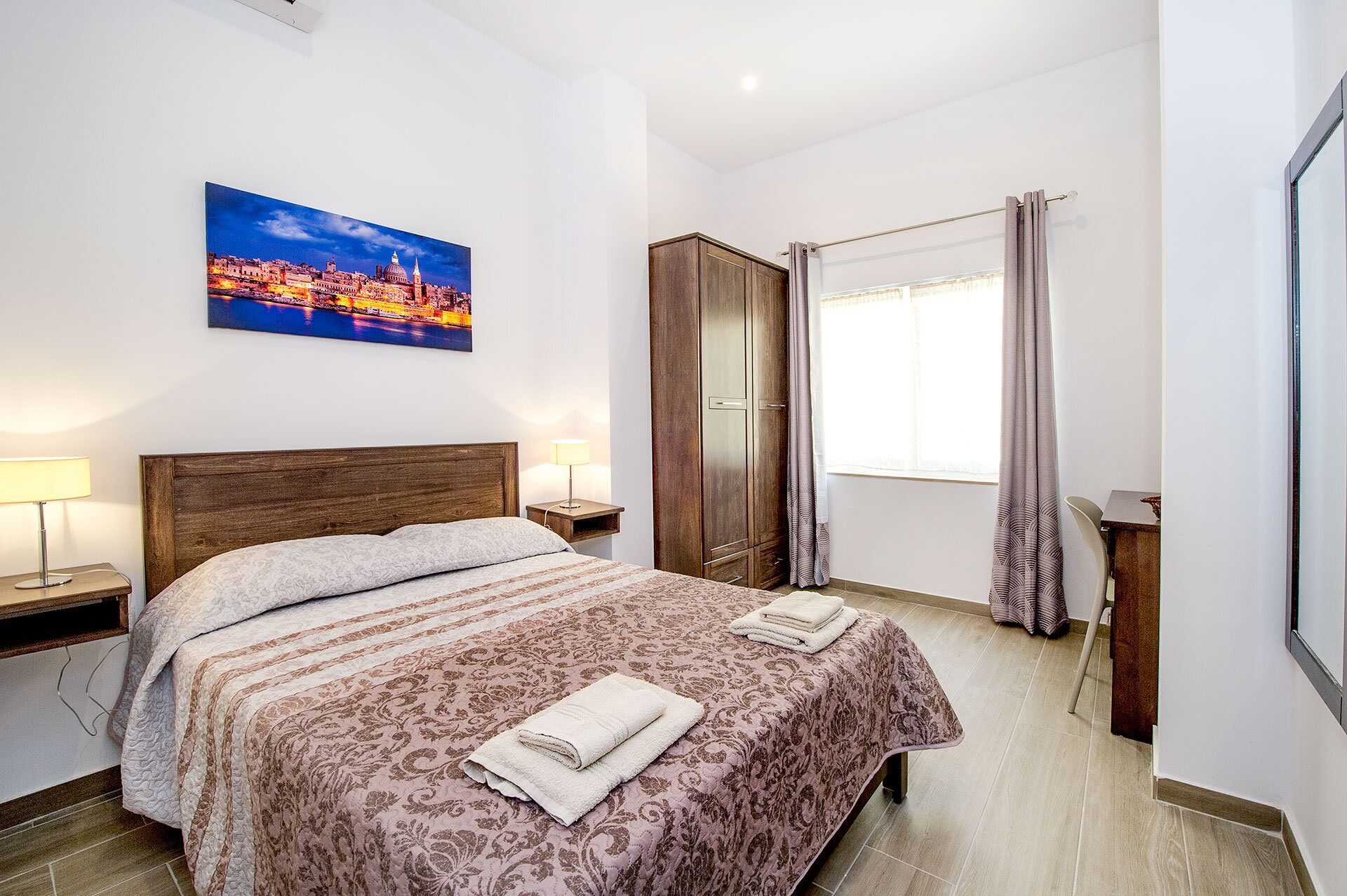 4 quartos, ferros/tábuas de passar roupa, Wi-Fi, roupa de cama