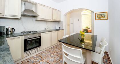 House 4 bedrooms 3 Bathrooms.
Discover the perfect Sliema getaway at Seabreeze.