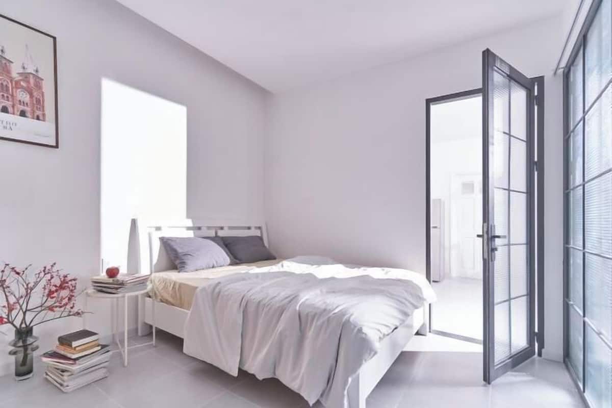 Blackout drapes, iron/ironing board, free WiFi