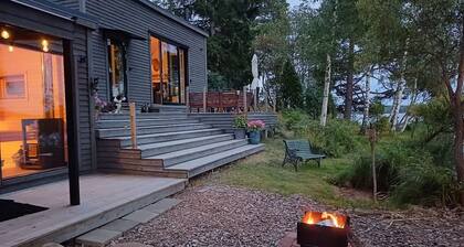 Sjöhuset - boats, beach, sauna, jetty and barbecue!