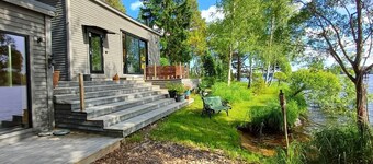 Sjöhuset - boats, beach, sauna, jetty and barbecue!