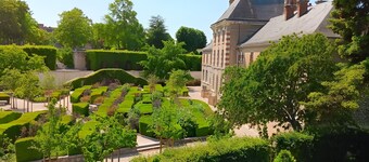 Rooms at the Gates of Chambord – Breakfast Included and Table d'Hôtes Available