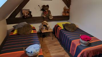 2 bedrooms, WiFi, bed sheets