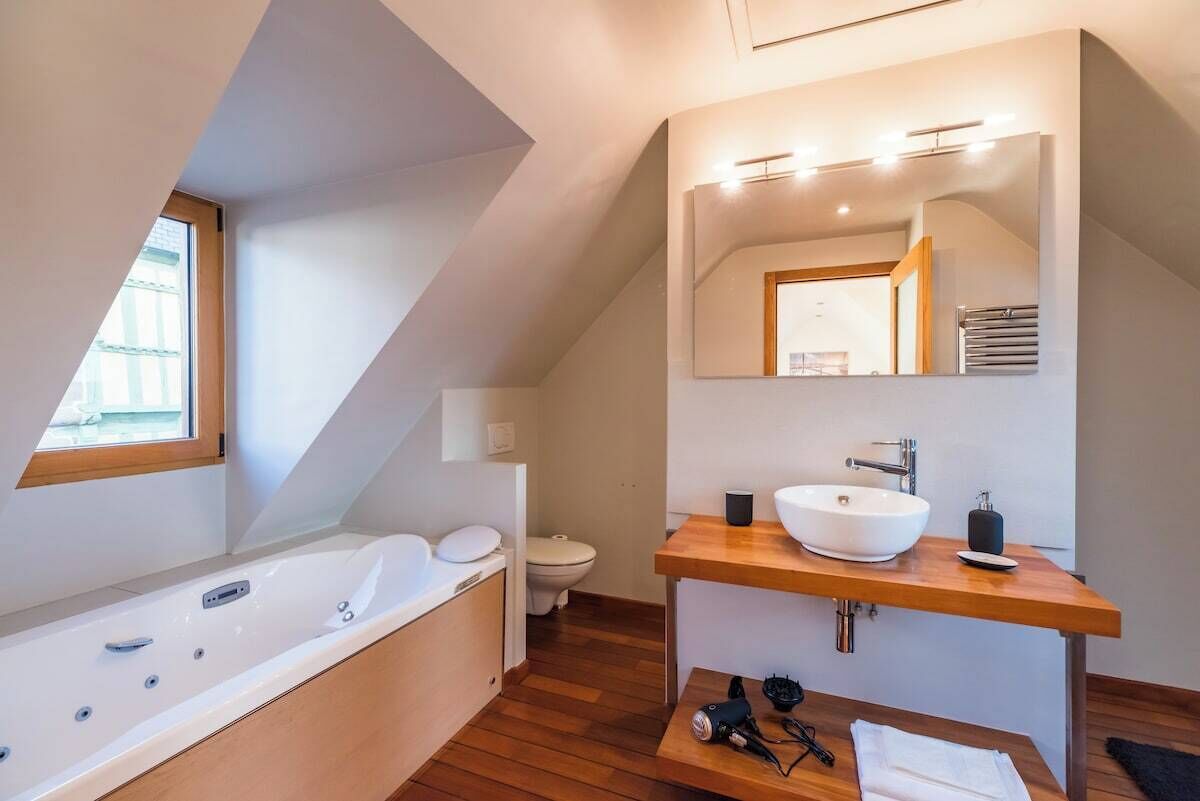 Een douche, een haardroger, handdoeken