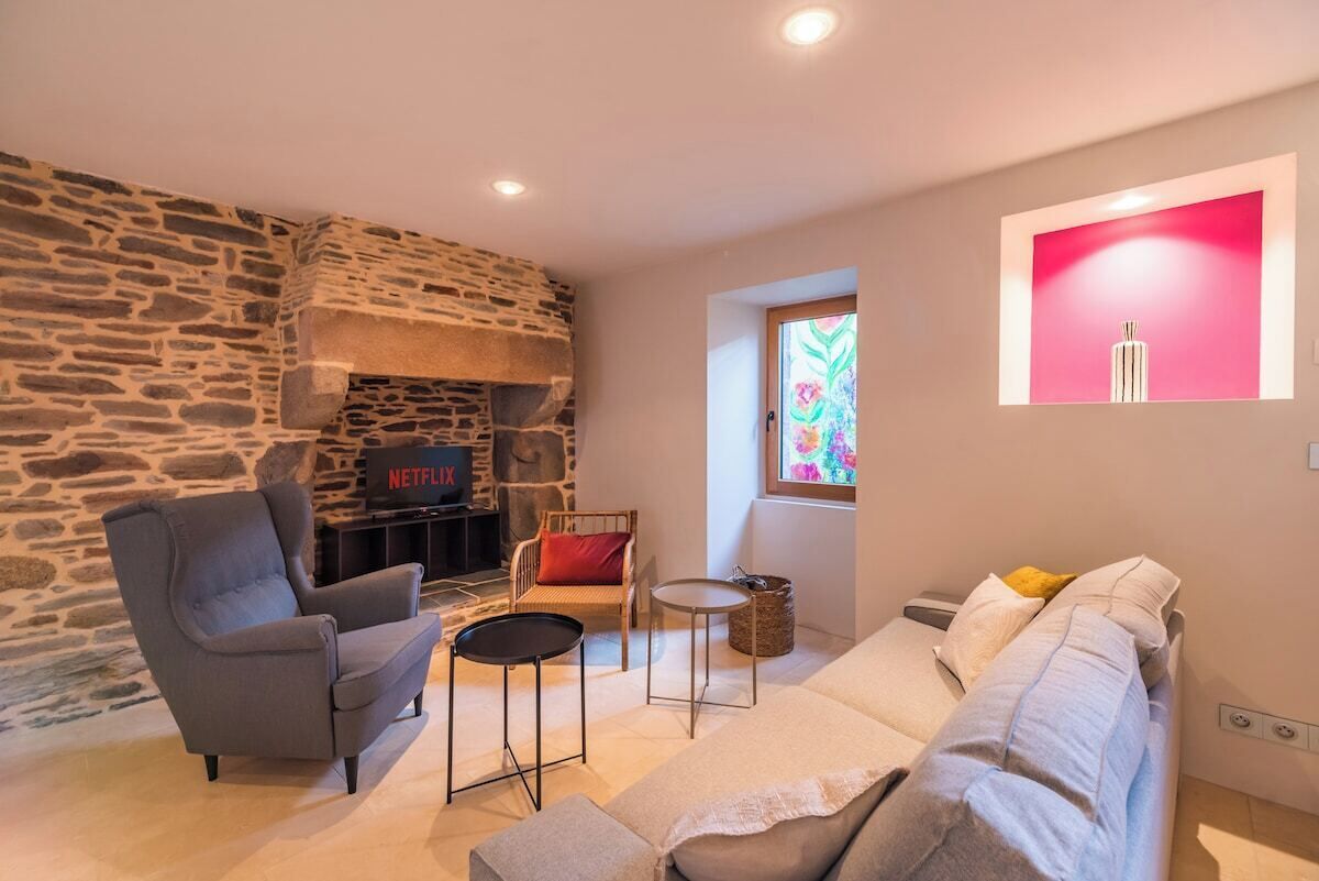 Televisie en een open haard