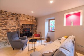 Télévision, cheminée