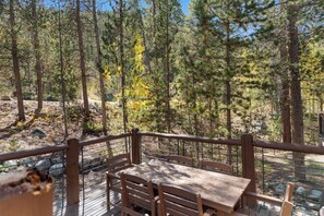 Outdoor dining - Tranquil Townhome Near River Run Village – Outdoor Hot Tub Access! (Keystone)