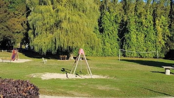 Children’s play area – outdoor